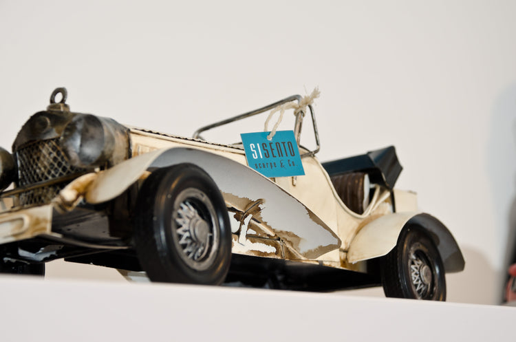 Blechfahrzeug/Miniaturfahrzeug aus recyceltem Altblech zu Blechauto gefertigt