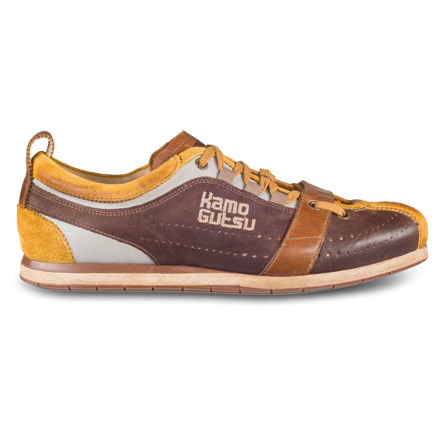 Kamo-Gutsu Sneaker Herren in braun mit gelb (TIFO-017 ocra legno). Aus Kalbsleder / Wildleder stonewashed. Handgefertigt Made in Italy. Außenansicht rechter Schuh.
