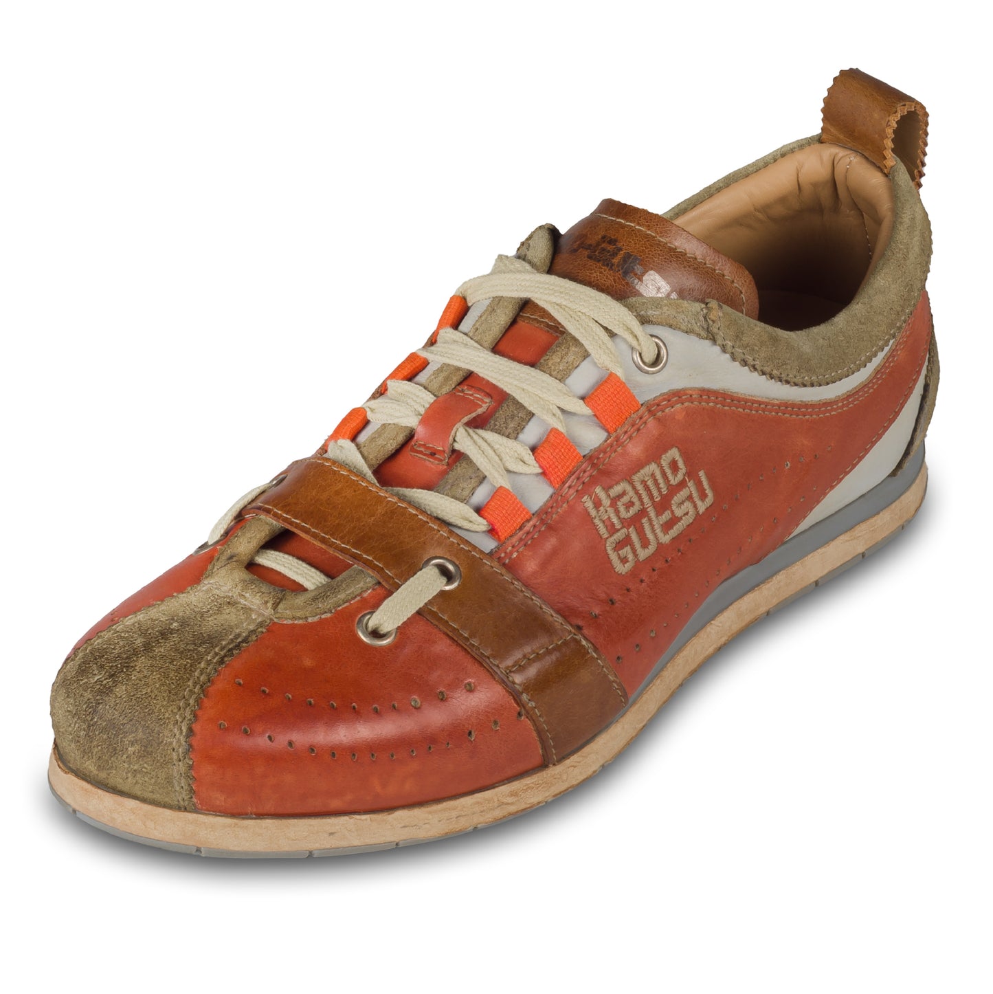Kamo-Gutsu Sneaker Herren in Orange mit Braun (TIFO-017 kaki/arancio). Aus Kalbsleder stonewashed. Handgefertigt Made in Italy. Schräge Ansicht linker Schuh.