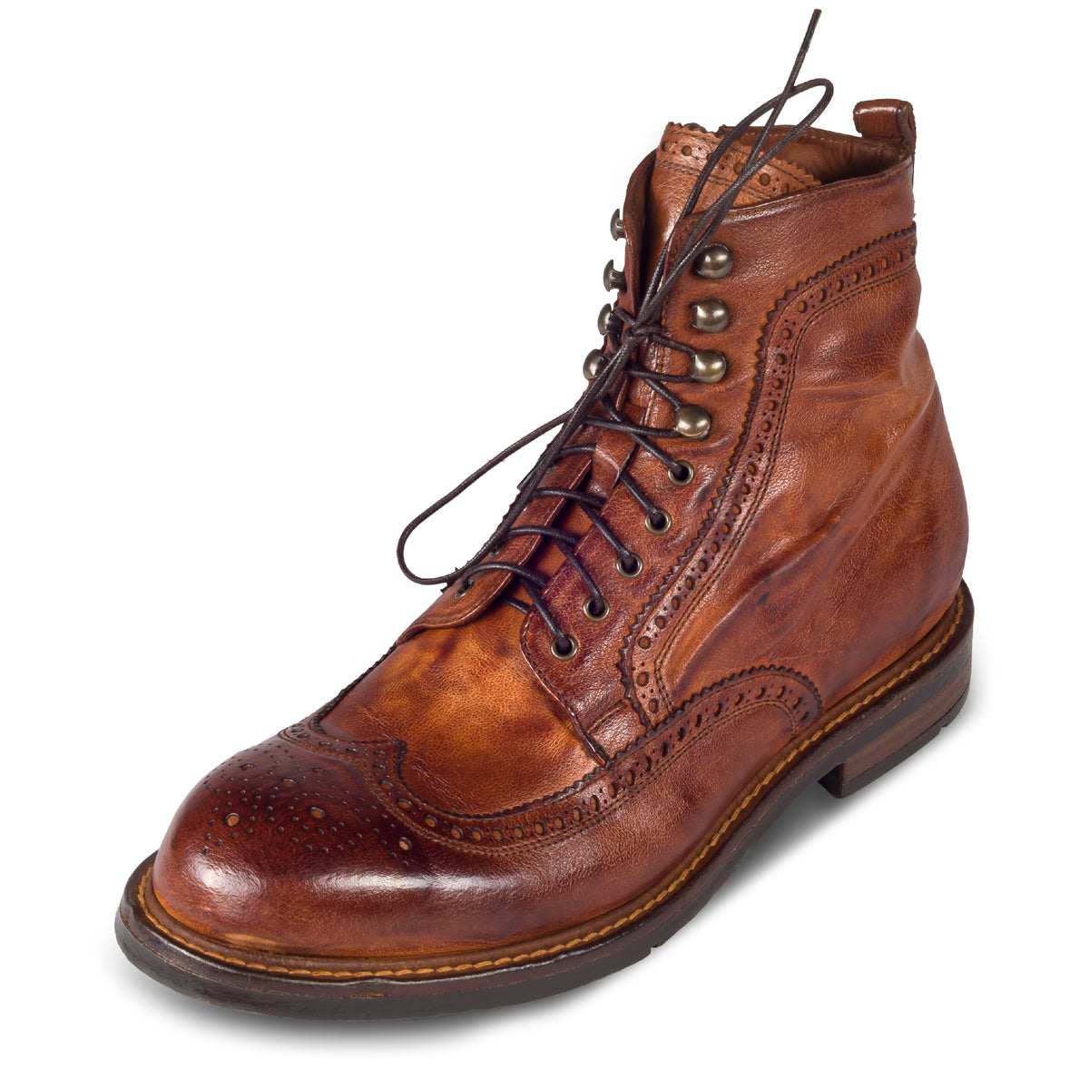 LEMARGO Herren Schnür-Stiefelette im Budapester-Stil, cognac-braun. Handgefärbt und Durchgenäht - Made in Italy. Schräge Ansicht linker Schuh.
