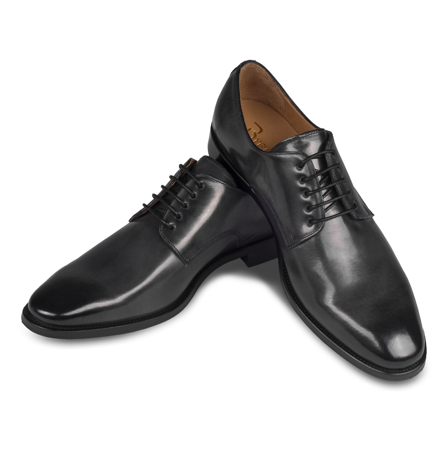 BRECOS – Italienische Herren Anzugschuhe, Plain Derby Schnürer in dunkel grau. Handgefertigt und durchgenäht. Schuhe paarweise überkreuzt aufgestellt.