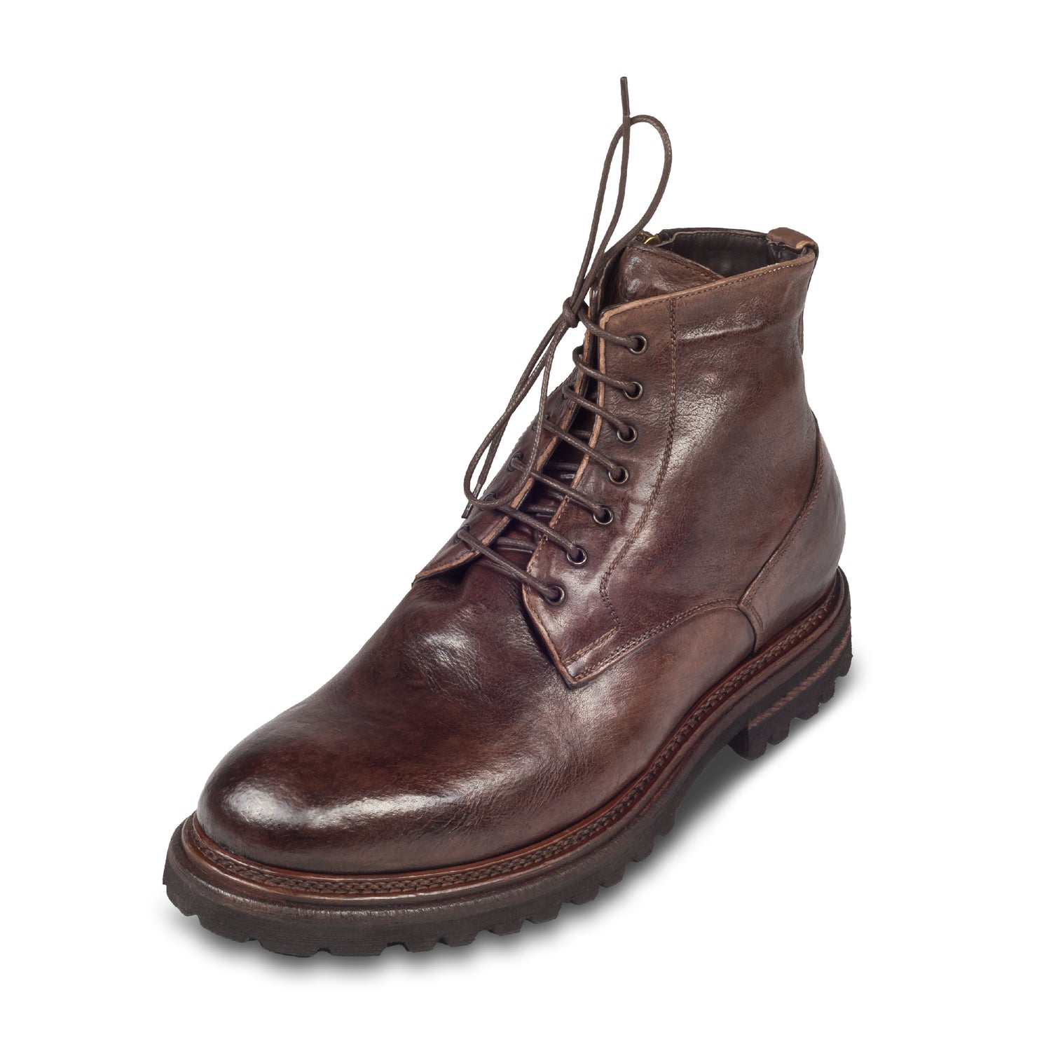 BRECOS Herren Schnür-Boots mit Lammfell, aus Büffel-Leder im stone-washed-Verfahren auf used-Look bearbeitet. In dunkel braun mit Reißverschluß. Handgefertigt und Durchgenäht. Schräge Ansicht linker Schuh.