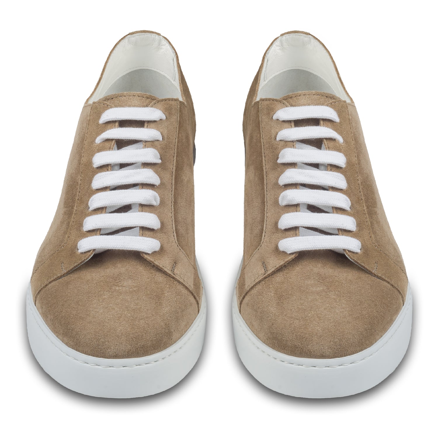 Brecos Herren Sneaker aus Veloursleder in beige / hellbraun. Leichte, weiße Gummisohle. Handgefertigt in Italien. Paarweise Ansicht von vorne.  