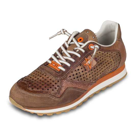 CETTI Herren Sommer Leder Sneaker, Modell „C848“ in braun (used tin cappuccino). Perforiertes Leder. Made in Spain. Schräge Ansicht linker Schuh.