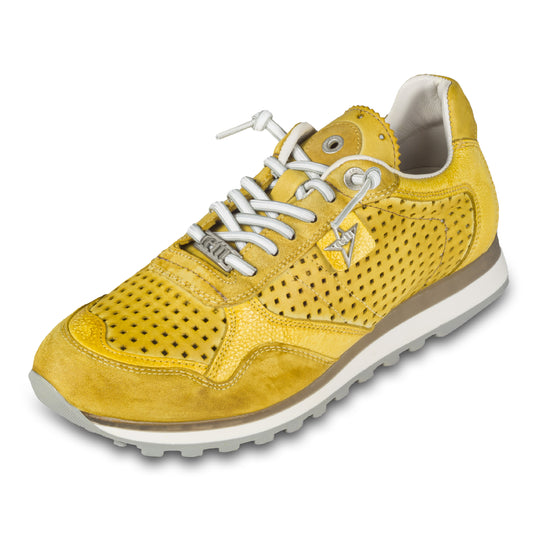 CETTI Herren Sommer Leder Sneaker, Modell „C848“ in gelb (used tin lemon). Perforiertes Leder. Made in Spain. Seitliche Ansicht linker Schuh