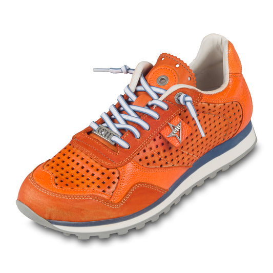 CETTI Herren Sommer Leder Sneaker, Modell „C848“ in orange (used tin ambar). Perforiertes Leder. Made in Spain. Schräge Ansicht linker Schuh.