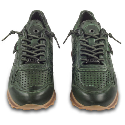 CETTI Herren Leder Sneaker, Modell „C848“ in grün (used tin musgo). Perforiertes Leder. Made in Spain. Paarweise Ansicht von vorne.