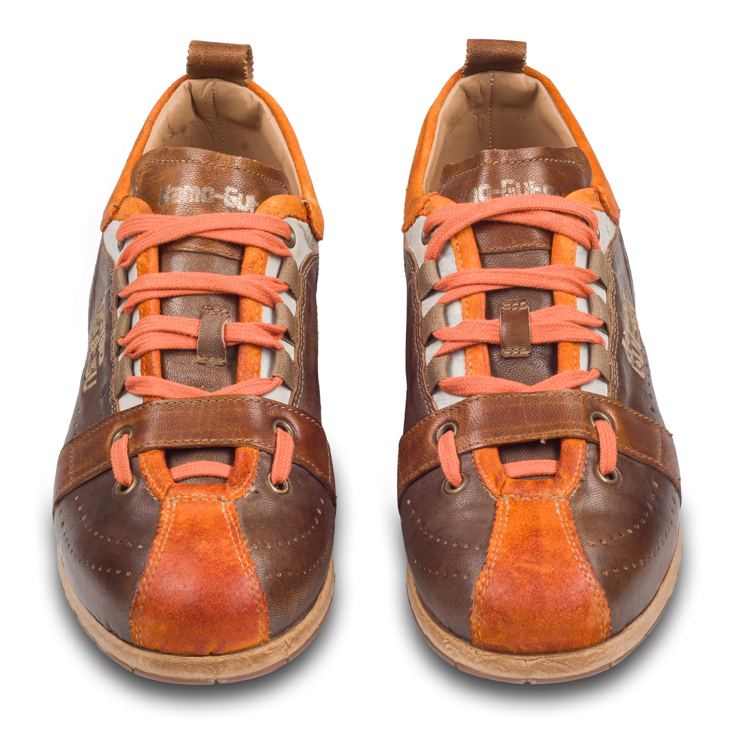 KAMO-GUTSU Herren Leder Sneaker, braun / orange. Retro-Optik stone-washed. Modell TIFO-017 arancio taupe. Handgefertigt in Italien. Paarweise Ansicht von vorne.