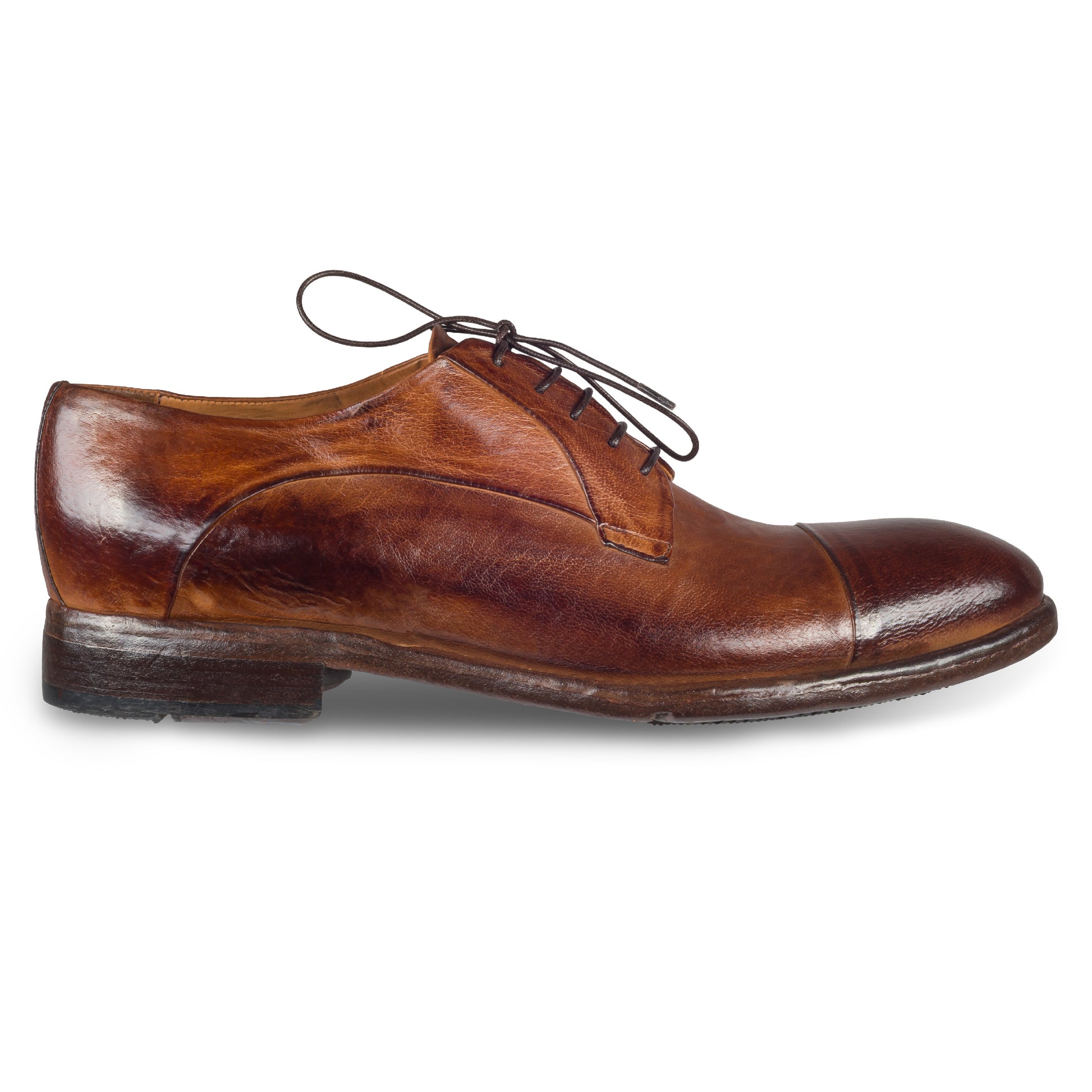 LEMARGO Herren Schnür-Halbschuh, Kalbsleder stonewashed, cognak braun. Handgefertigt und Durchgenäht. Außenansicht rechter Schuh.