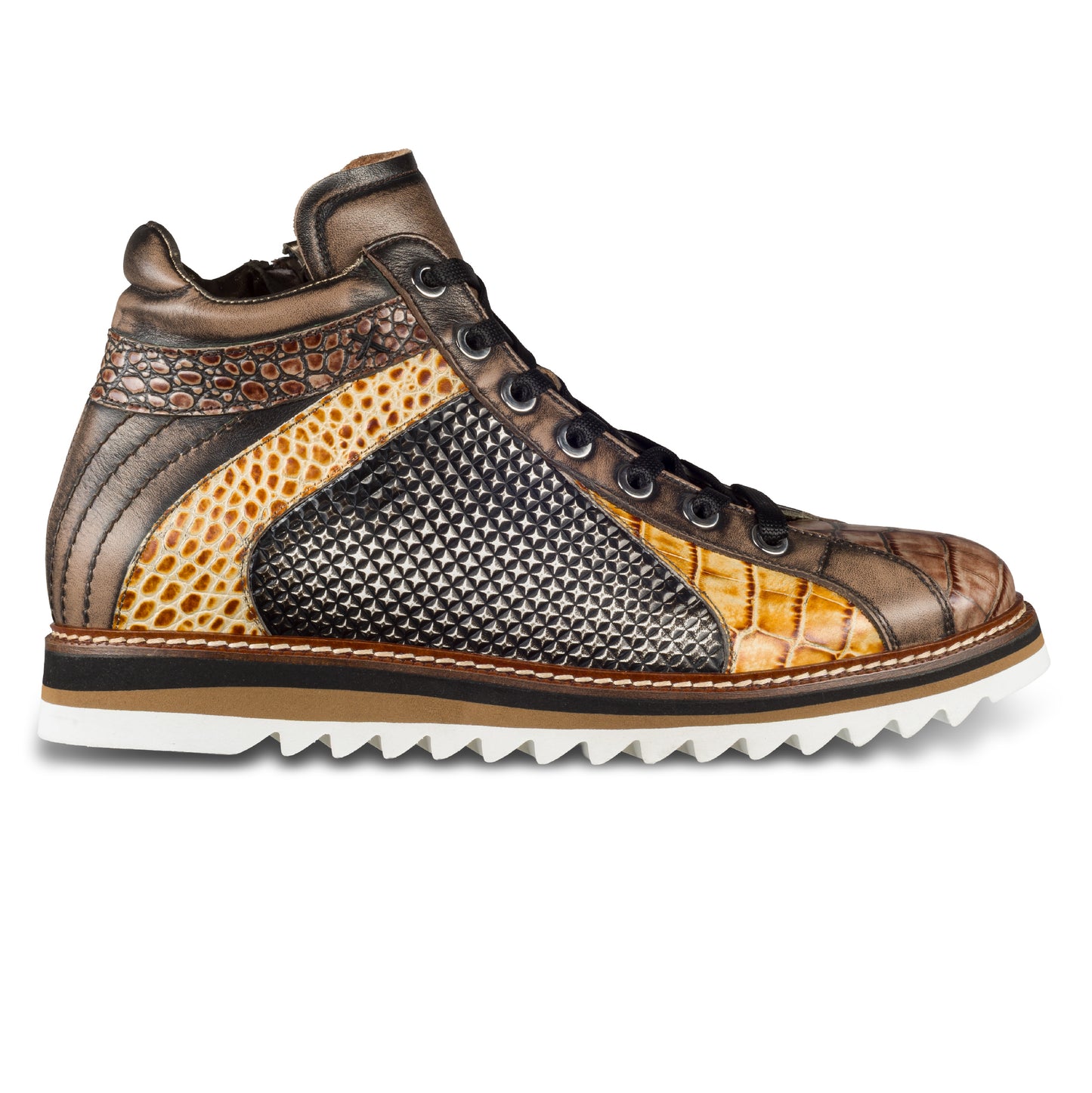 LORENZI Herren Sneaker-Stiefel / High-Top, in braun mit schwarz/weiß. In Reptiloptik und mit raffinierter Prägung und Stempelfärbung. Mit Lammfelll und Reißverschluß. Handgefertigt in Italien. Ansicht Außenseite rechter Schuh.