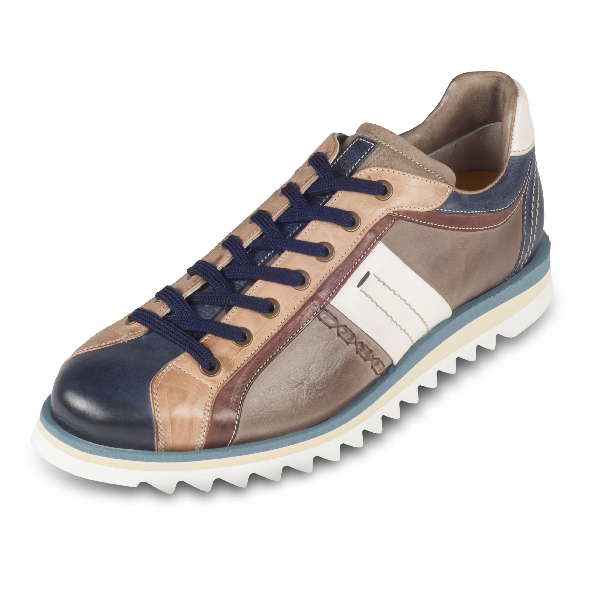 Lorenzi Herren Sneaker aus Kalbsleder in braun und blau mit weiß. Handgefertigt und Durchgenäht. Schräge Ansicht linker Schuh - blaue Senkel