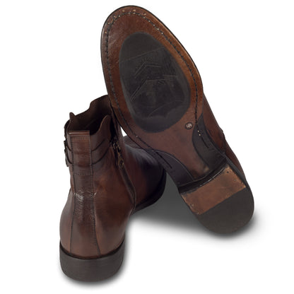 BRECOS Herren Stiefelette mit Reißverschluß aus Kalbsleder in braun. Mit Leder-/Gummisohle. Handgefertigt und Durchgenäht. Ansicht Sohle und Ferse