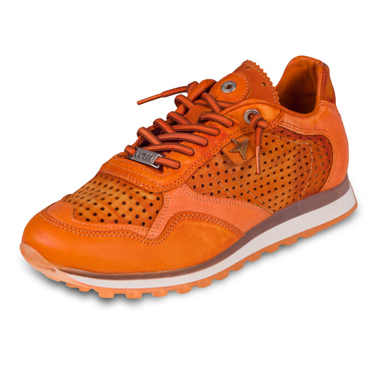 CETTI Herren Sommer Leder Sneaker, Modell „C848“ in orange (used tin ambar). Perforiertes Leder. Made in Spain. Schräge Ansicht linker Schuh.