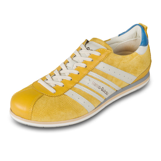 KAMO-GUTSU Herren-Sneaker / Schnürer, Wildleder gelb mit weiß, TIFO-046 giallo Combi. Ansicht linker Schuh schräg