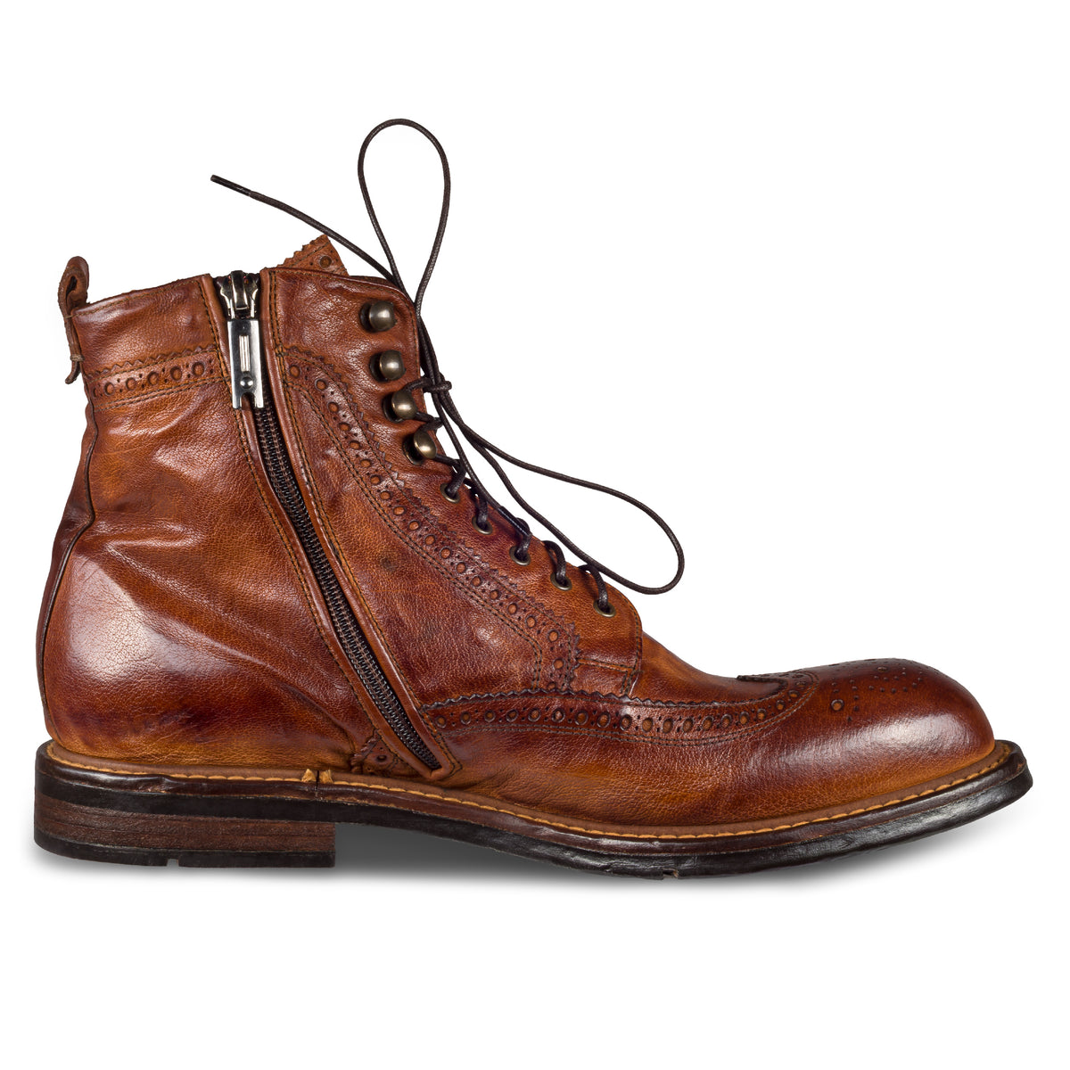 LEMARGO Herren Schnür-Stiefelette im Budapester-Stil, cognac-braun. Handgefärbt und Durchgenäht - Made in Italy. Schräge Ansicht linker Schuh