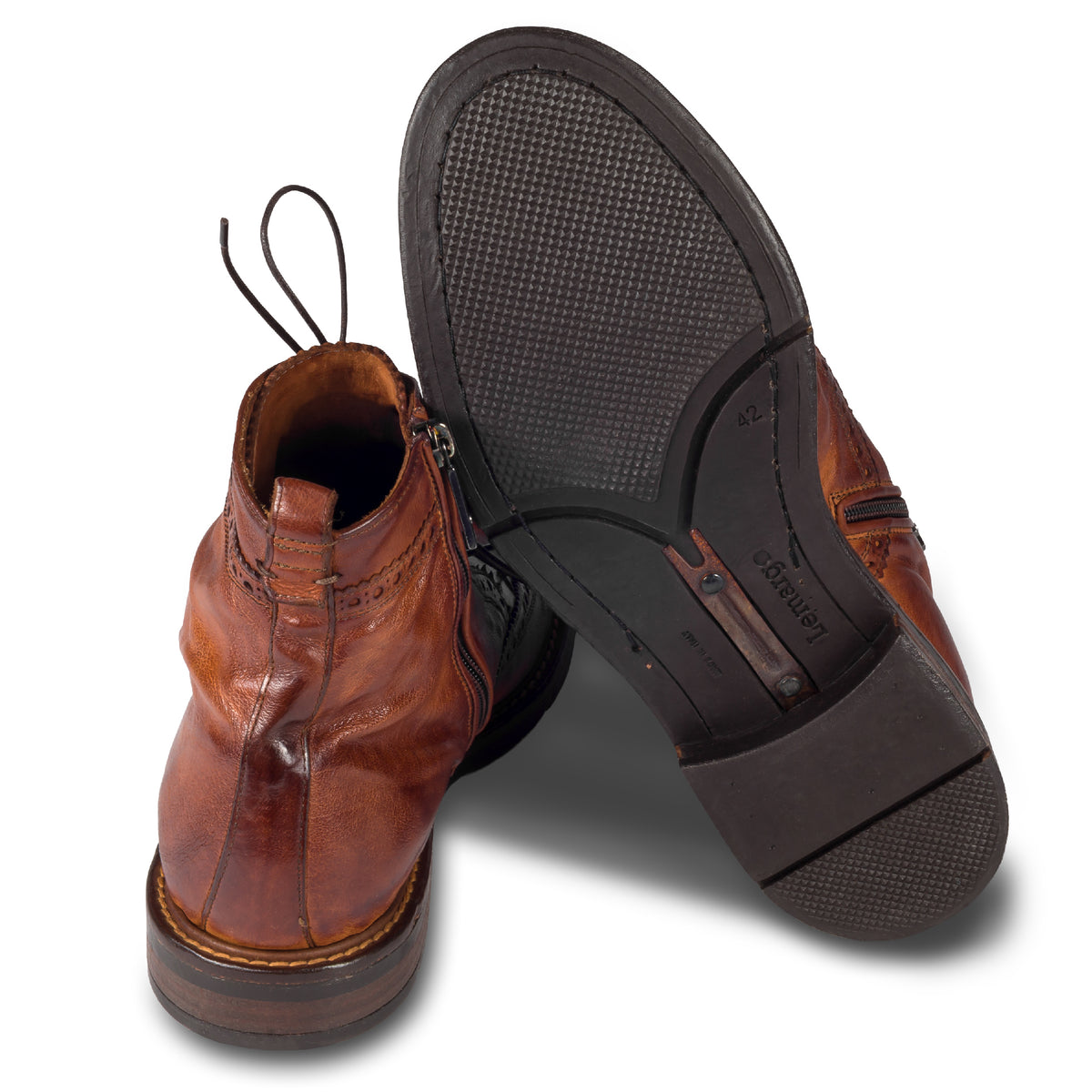 LEMARGO Herren Schnür-Stiefelette im Budapester-Stil, cognac-braun. Handgefärbt und Durchgenäht - Made in Italy. Ansicht Ferse und Sohle