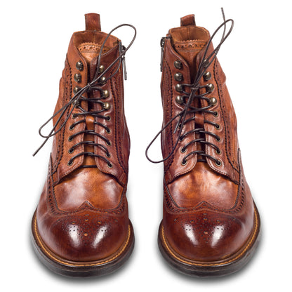 LEMARGO Herren Schnür-Stiefelette im Budapester-Stil, cognac-braun. Handgefärbt und Durchgenäht - Made in Italy. Paarweise Ansicht von vorne