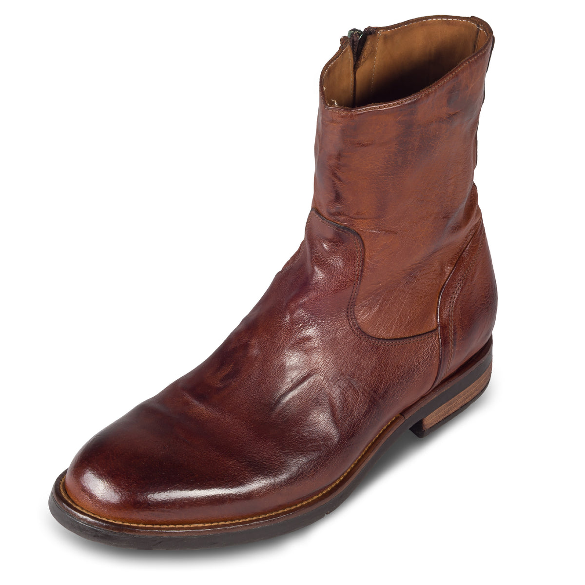 LEMARGO Herren Stiefelette in cognac braun, mit Reißverschluß. Handgefärbt und Durchgenäht, made in Italy. Ansicht linker Schuh schräg
