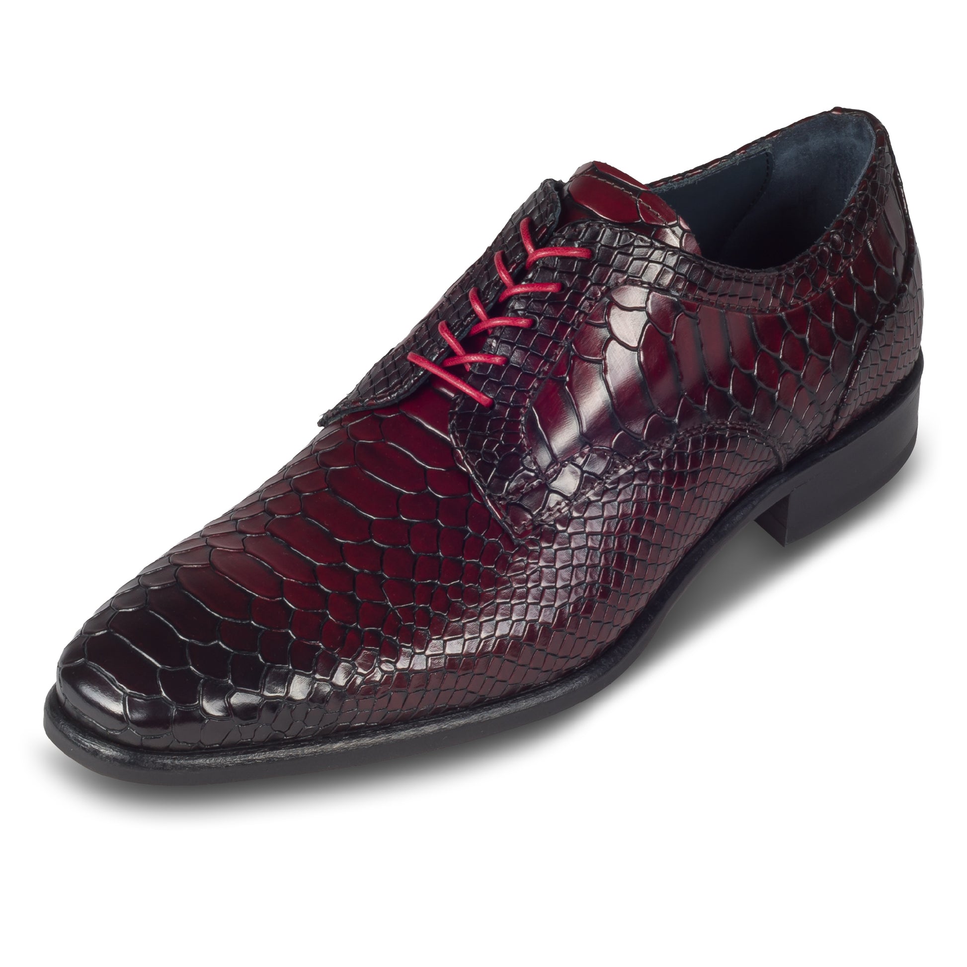 Lorenzi Extravaganter Herren Derby Schnürschuh aus rot/schwarzem Kalbsleder in Kroko-Optik. Handgefertigt und Durchgenäht. Schräge Ansicht linker Schuh.