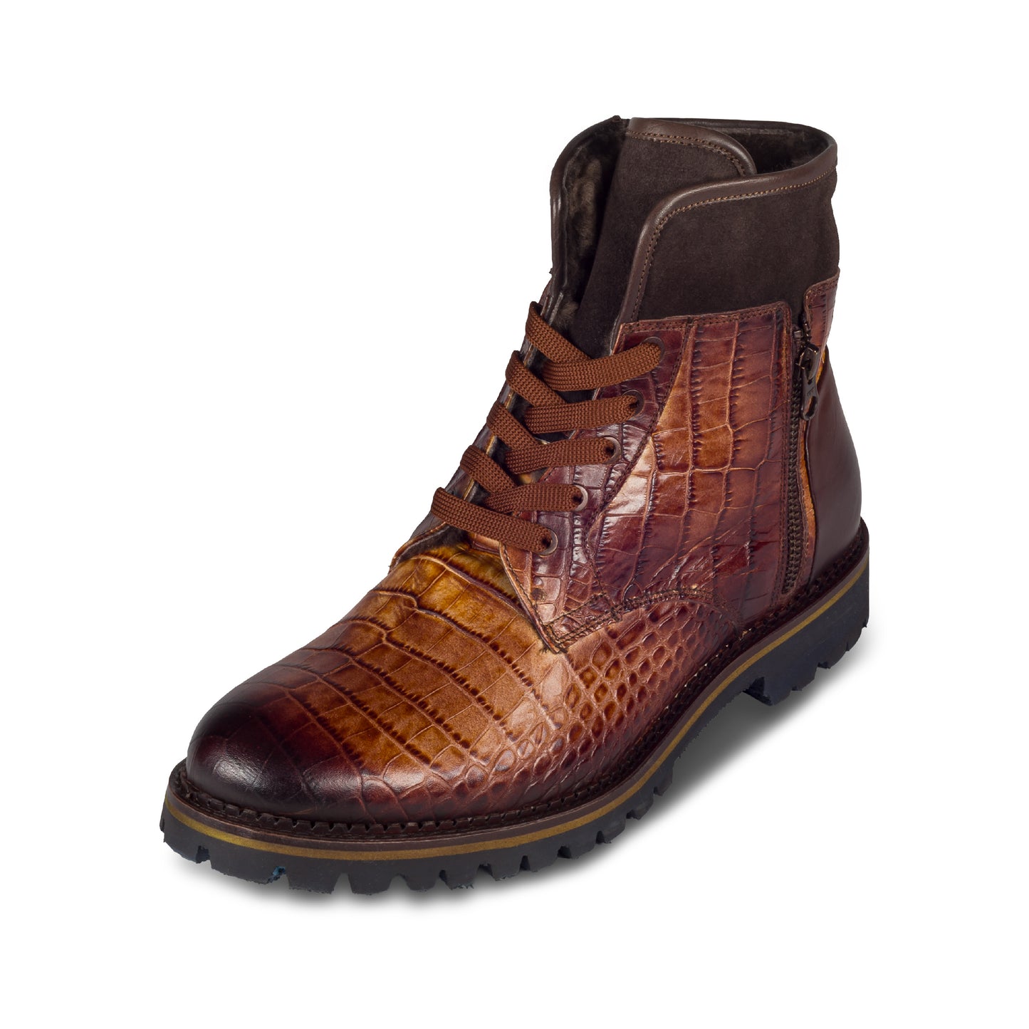 LORENZI Herren Stiefel mit Lammfell, Kalbsleder mit Kroko-Prägung und Reißverschluß. Wildleder am Schaft. Handgefertigt in Italien. Schräge Ansicht linker Schuh. Braune Schnürsenkel.