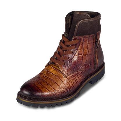 LORENZI Herren Stiefel mit Lammfell, Kalbsleder mit Kroko-Prägung und Reißverschluß. Wildleder am Schaft. Handgefertigt in Italien. Schräge Ansicht linker Schuh. Braune Schnürsenkel.