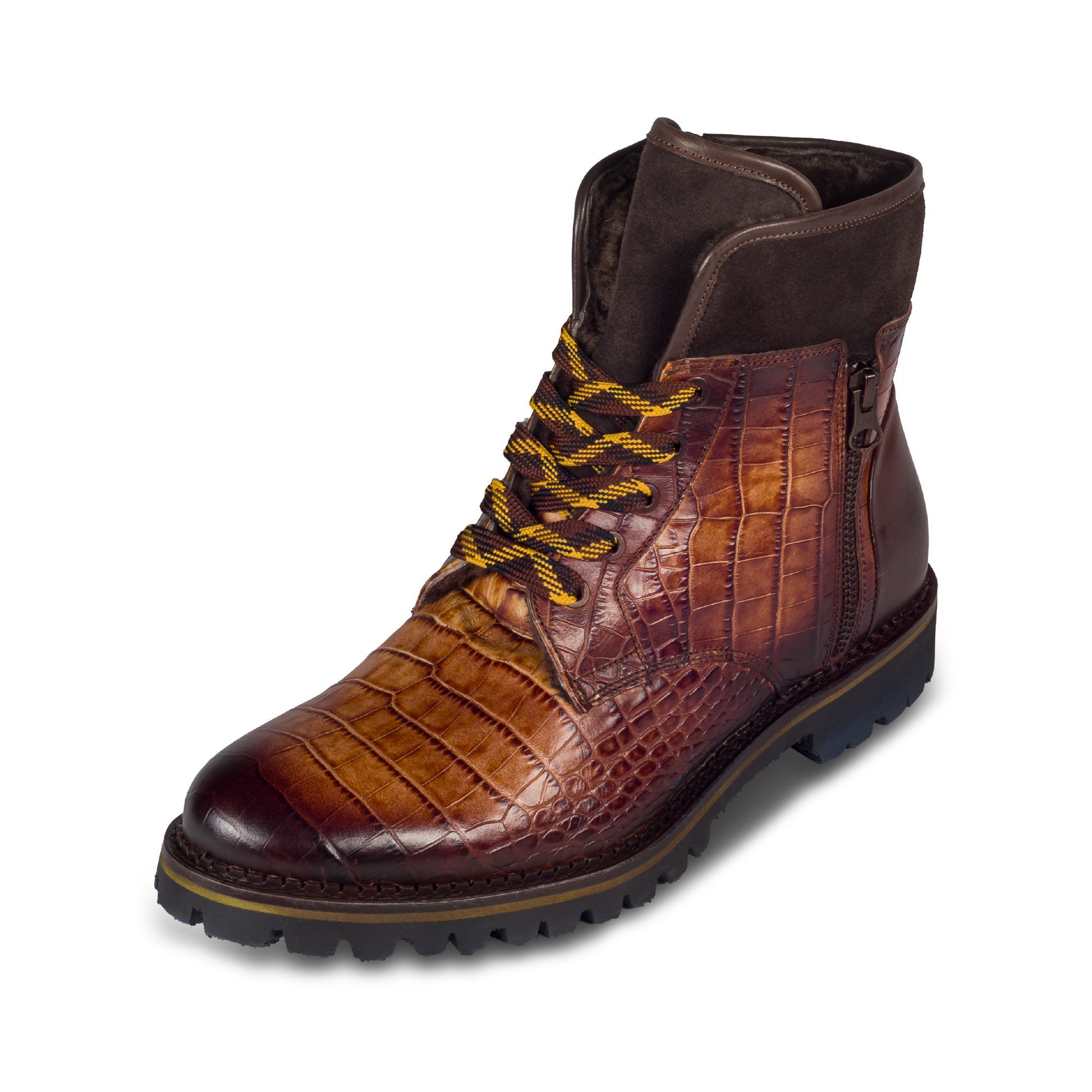 LORENZI Herren Stiefel mit Lammfell, Kalbsleder mit Kroko-Prägung und Reißverschluß. Wildleder am Schaft. Handgefertigt in Italien. Schräge Ansicht linker Schuh. Gelb-Braune Schnürsenkel.