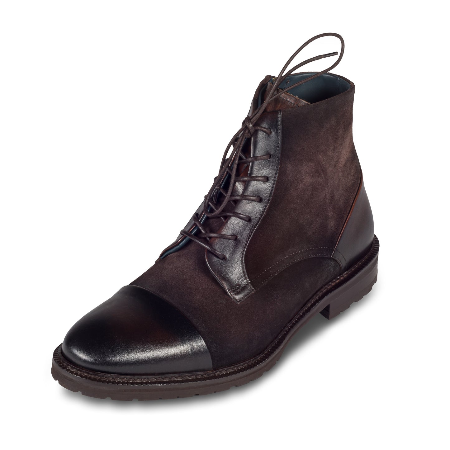 LORENZI Herren Schnür-Stiefelette in dunkelbraun mit Reißverschluß. Glattleder mit Wildleder kombiniert und elegante Captoe-Naht. Handgefertigt in Italien. Schräge Ansicht linker Schuh