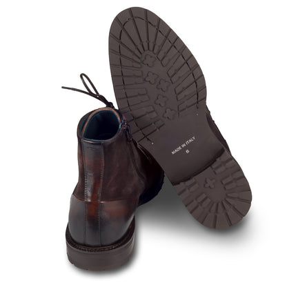 LORENZI Herren Schnür-Stiefelette in dunkelbraun mit Reißverschluß. Glattleder mit Wildleder kombiniert und elegante Captoe-Naht. Handgefertigt in Italien. Ansicht Ferse und Sohle