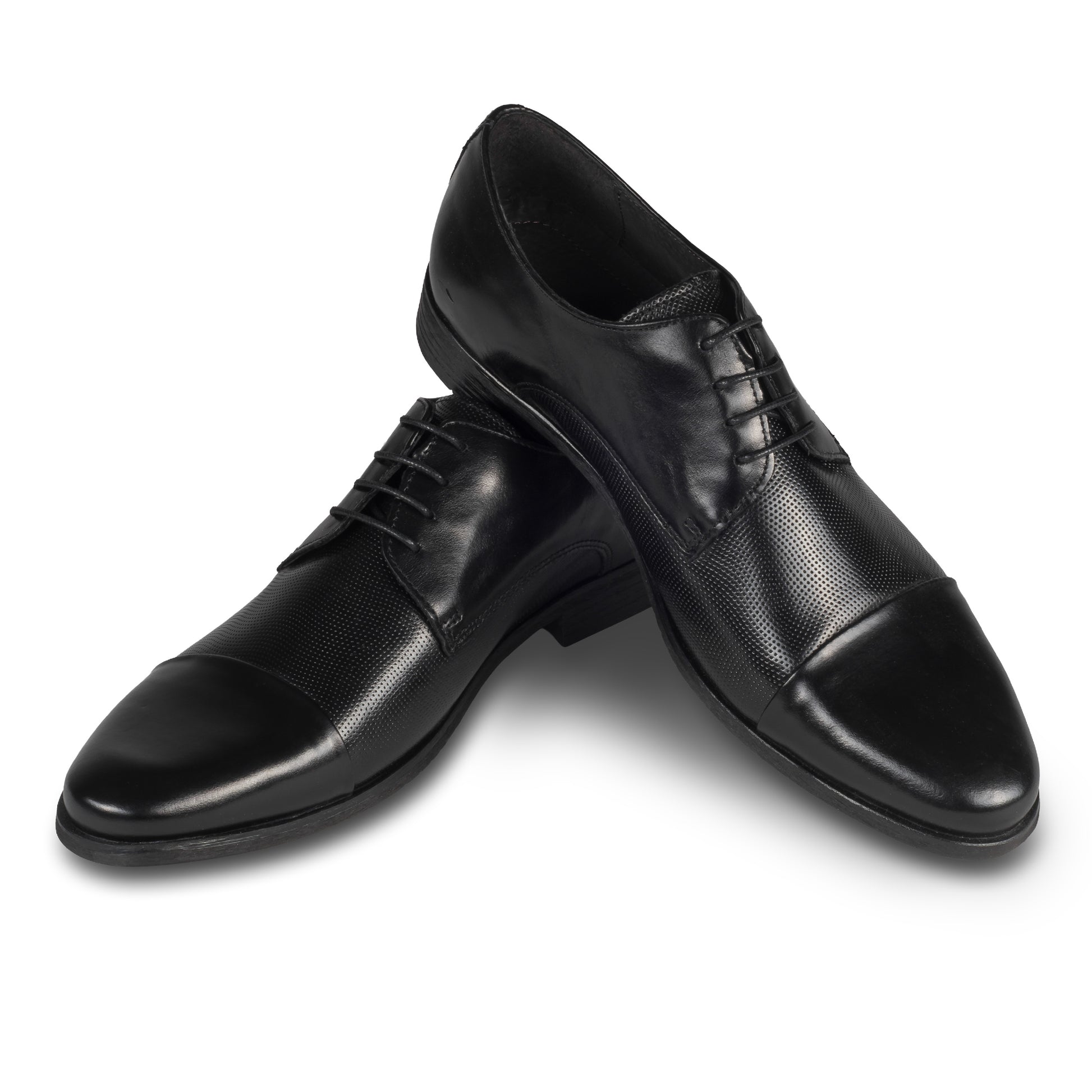 Nicola Benson Herrenschuhe Leder, Schnürer schwarz (Modell 7186) - Captoe Derby mit edlem Glanz und Struktur. Ansicht paarweise überkreuzt