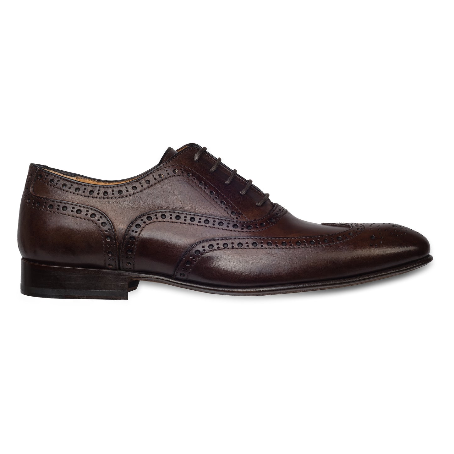 Branchini - Italienische Herren Anzugschuhe Full-Brogue Derby im Budapester-Stil, braun. Aus Kalbsleder handgefertigt und durchgenäht. Seitliche Ansicht der Außenseite rechter Schuh.