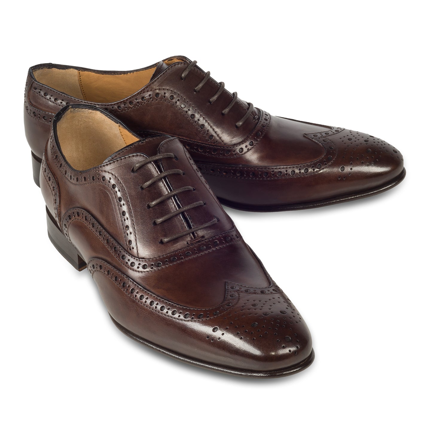 Branchini - Italienische Herren Anzugschuhe Full-Brogue Derby im Budapester-Stil, braun. Aus Kalbsleder handgefertigt und durchgenäht. Paarweise seitlich schräge Ansicht.