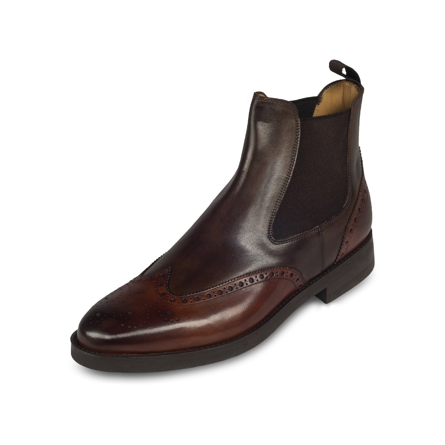 Brecos Herren Chelsea Stiefelette, braun. Durchgenäht. Bei Sisento. Schräge Ansicht linker Schuh von vorn