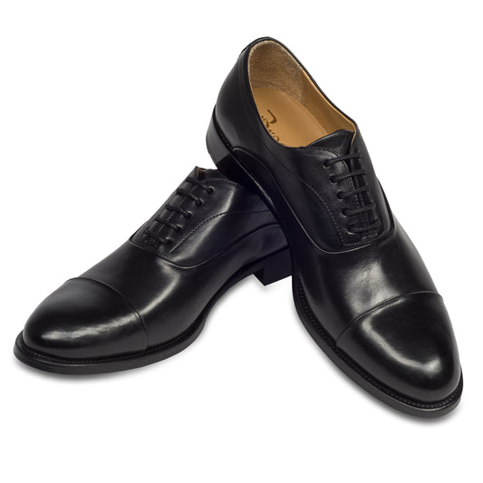 BRECOS Anzugschuhe Herren, Oxford Captoe Schnürer schwarz - Kalbsleder, durchgenäht.  Ansicht überkreuzt paarweise